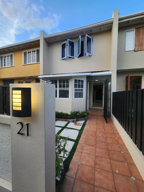 Charming 2 Bedrooms Townhouse in Hopefield Manor