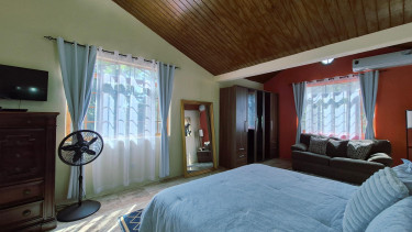 Spacious 3 Bedrooms Apartment in Forest Hill