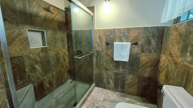 Spacious 3 Bedrooms Apartment in Forest Hill