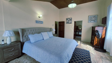 Spacious 3 Bedrooms Apartment in Forest Hill
