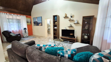 Spacious 3 Bedrooms Apartment in Forest Hill