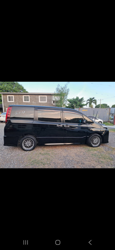 2017 Toyota Noah 