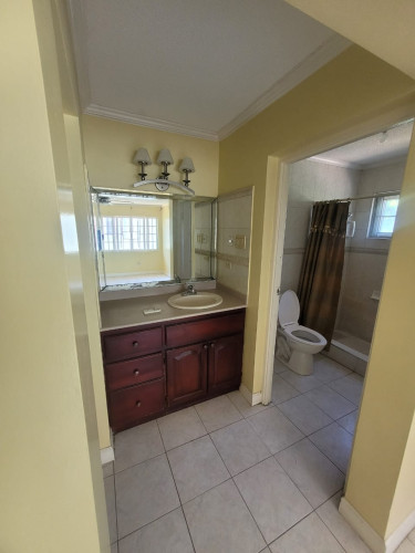 Contemporary 3-Bedroom Townhouse