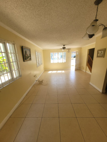 Contemporary 3-Bedroom Townhouse