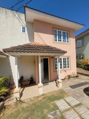 Contemporary 3-Bedroom Townhouse Houses Long Mountain Country Club