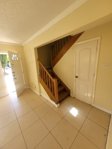 Contemporary 3-Bedroom Townhouse