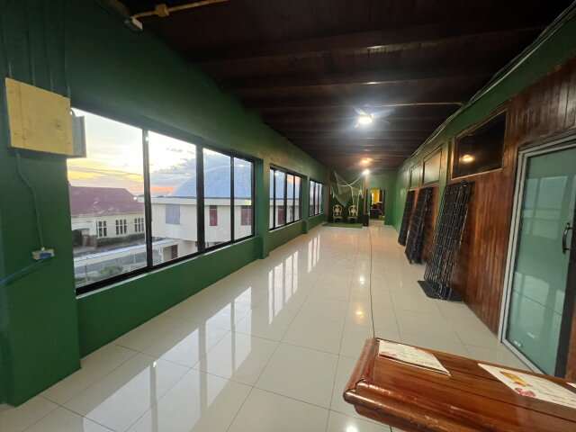 Large Top Floor Office Commercial Space