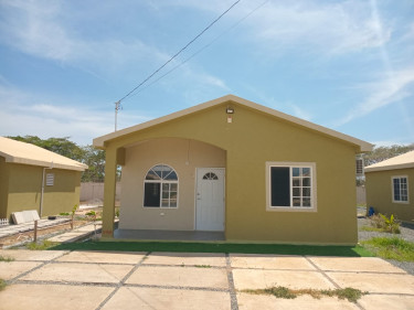 Phoenix 2 Bedroom House Houses Portmore