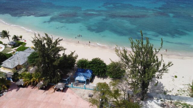 Hotel/Resort For Sale| Runaway Bay Airbnb & Hotels Runaway Bay