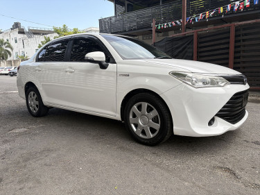 2017 Toyota Corolla Axio  Cars 57 Hope Road, Kingston 6