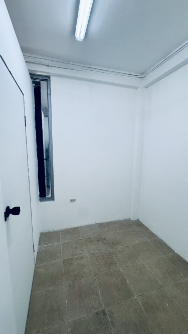 Huge Private Beauty Room Shops & Booths Shortwood