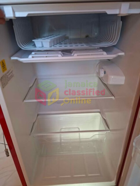 **Moving Sale*Used Mini Fridge. Very Clean $25,000