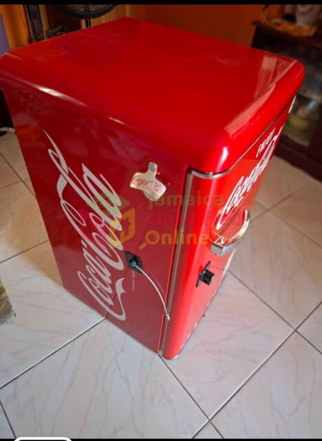 **Moving Sale*Used Mini Fridge. Very Clean $25,000