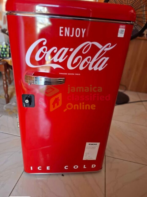 **Moving Sale*Used Mini Fridge. Very Clean $25,000