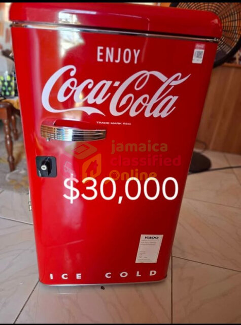 **Moving Sale*Used Mini Fridge. Very Clean $25,000 Refrigerators Portmore Pines, Portmore