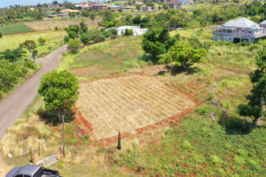 .75acres Flat Well Drained Land Near Lover's Leap!