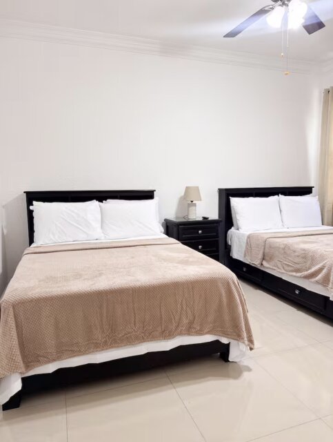 Luxury 2 Bedrooms with Patio & Pool in Kingston