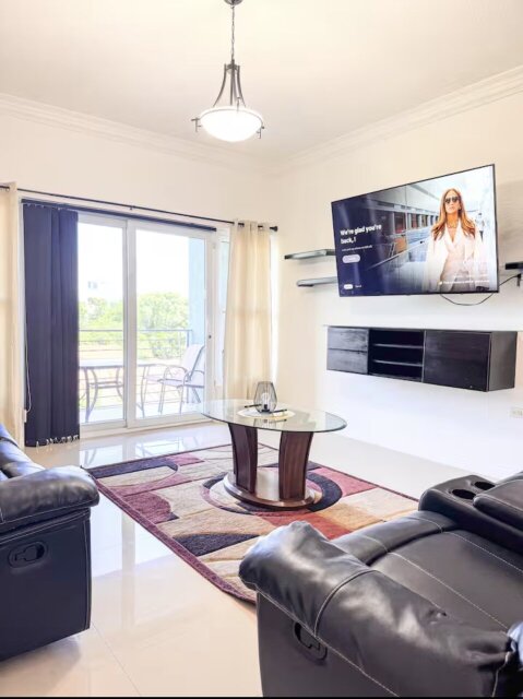 Luxury 2 Bedrooms with Patio & Pool in Kingston