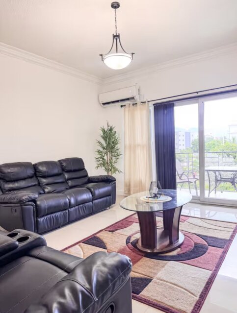 Luxury 2 Bedrooms with Patio & Pool in Kingston