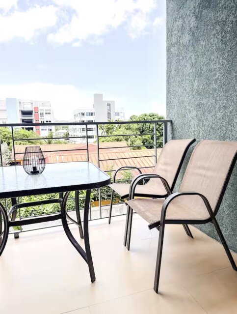Luxury 2 Bedrooms with Patio & Pool in Kingston