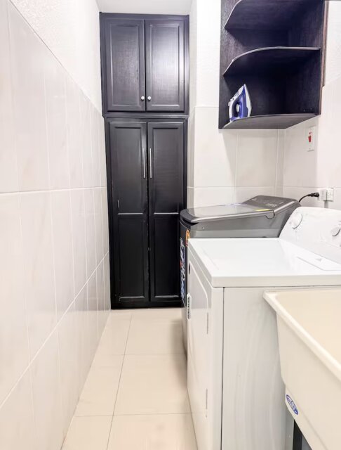 Luxury 2 Bedrooms with Patio & Pool in Kingston