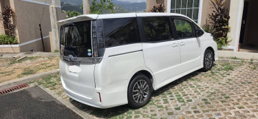 2016 Toyota Voxy