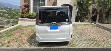 2016 Toyota Voxy