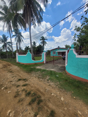 Country Living! 2-Bedroom House On Large Property Houses Linstead St Catherine