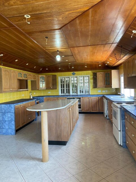 5 Bedroom 5Bathroom For Sale
