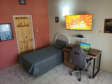 1 Bedroom With Own Bathroom For UWI Students