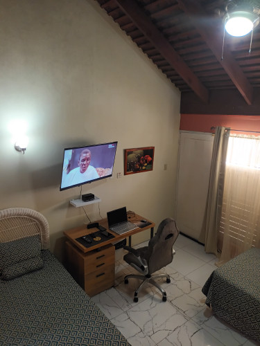 1 Bedroom With Own Bathroom For UWI Students