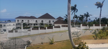 1 Bedroom With Own Bathroom For UWI Students