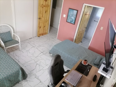 1 Bedroom With Own Bathroom For UWI Students