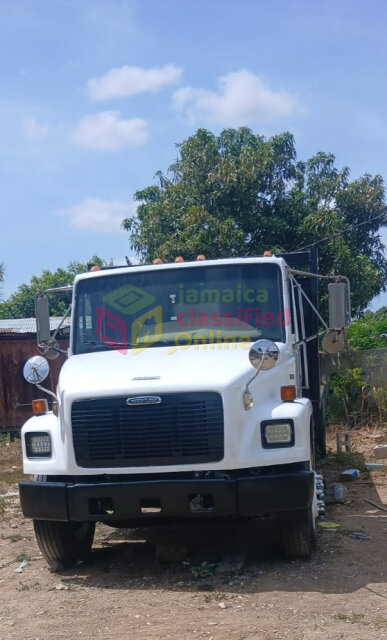 2003 Freightliner Flatbed Trucks 2,850,000