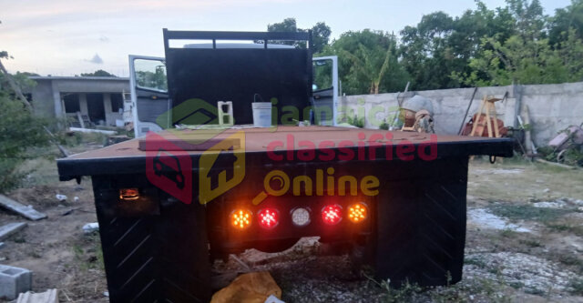 2003 Freightliner Flatbed