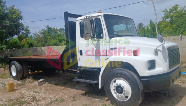 2003 Freightliner Flatbed