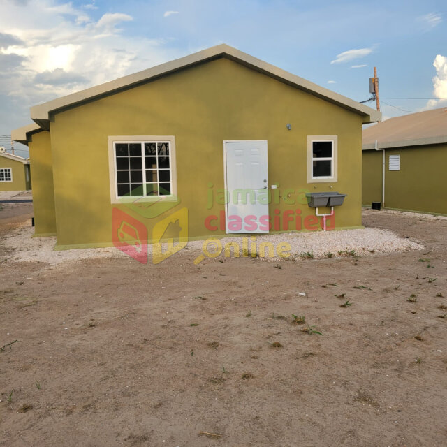 2 Bedroom 1 Bath House For Sale - HUGE LAND SPACE