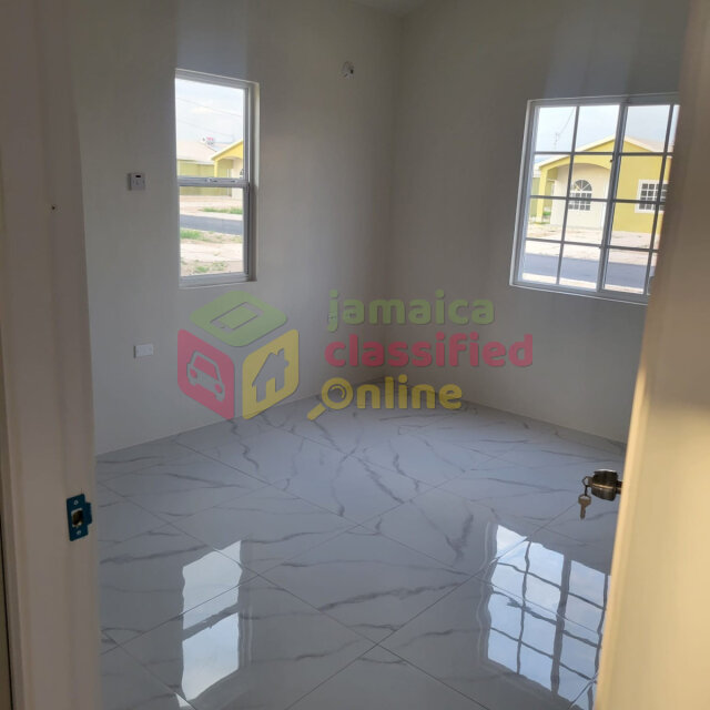 2 Bedroom 1 Bath House For Sale - HUGE LAND SPACE