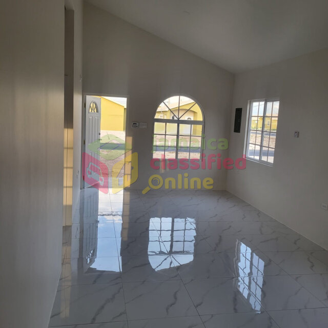 2 Bedroom 1 Bath House For Sale - HUGE LAND SPACE