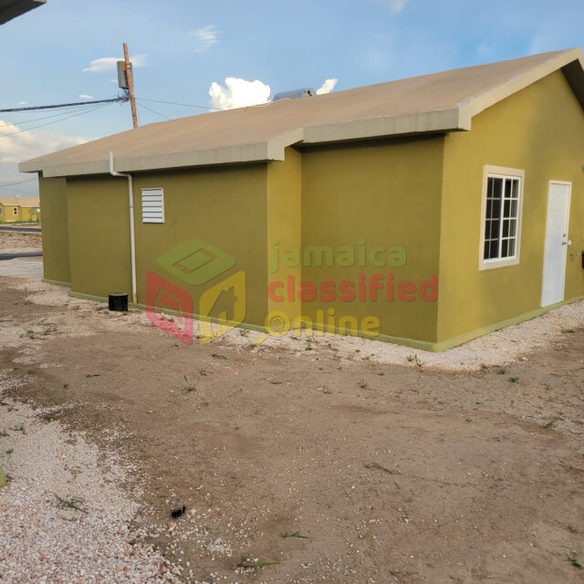 2 Bedroom 1 Bath House For Sale - HUGE LAND SPACE