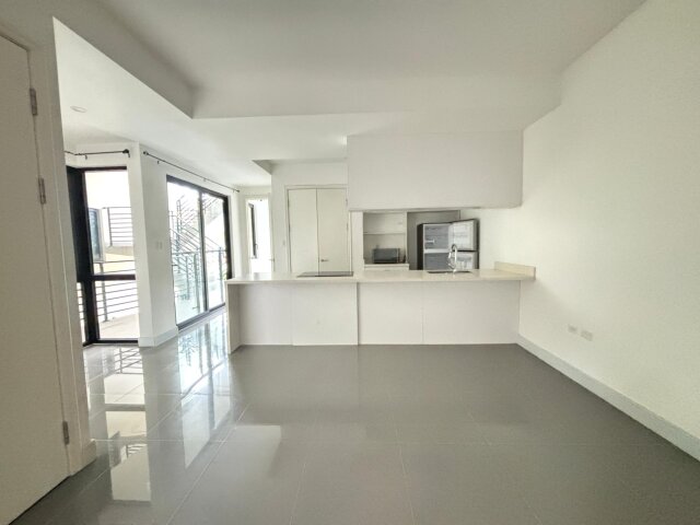 Modern 1 Bedroom Apartment On Wellington Drive