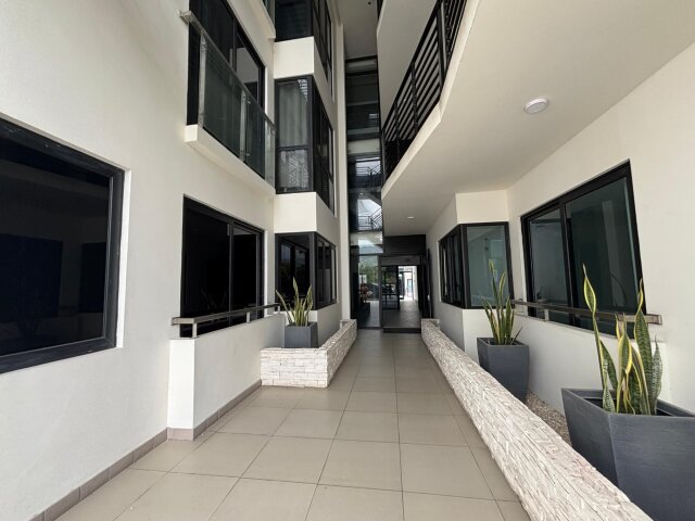 Modern 1 Bedroom Apartment On Wellington Drive