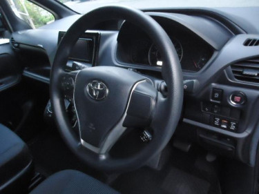 Toyota  Noah Vans & SUVs Japan