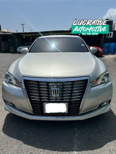 2017 Toyota Crown Royal Saloon