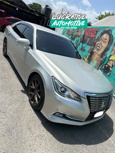 2017 Toyota Crown Royal Saloon