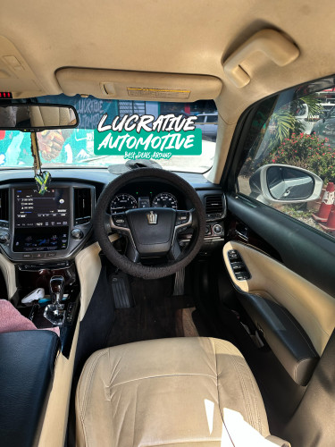 2017 Toyota Crown Royal Saloon