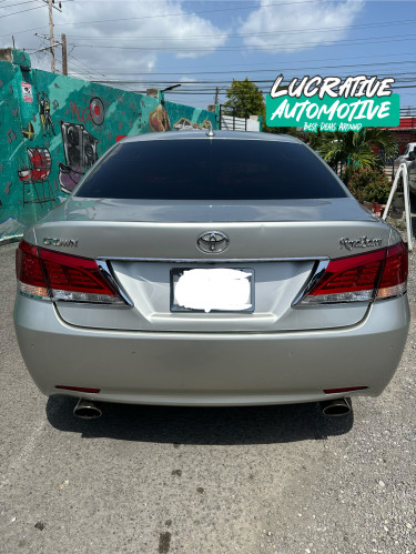 2017 Toyota Crown Royal Saloon