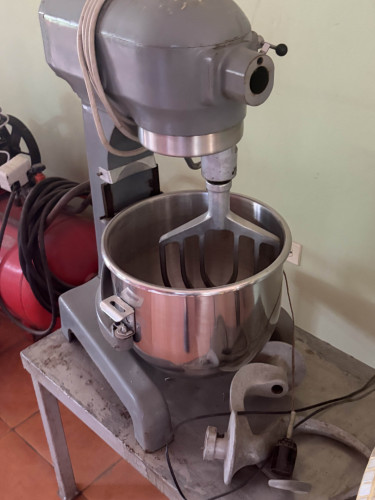Working Hobart A200 Commercial Mixer (20 Qt)
