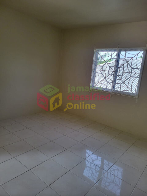 3 Bedrooms Apartment