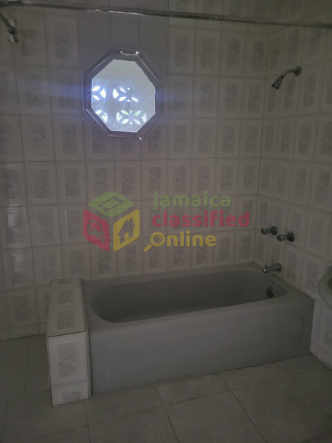 3 Bedrooms Apartment